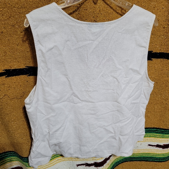 (4259) AKC, Women's White Top. Sleeveless ,Size 1X, - Picture 2 of 6